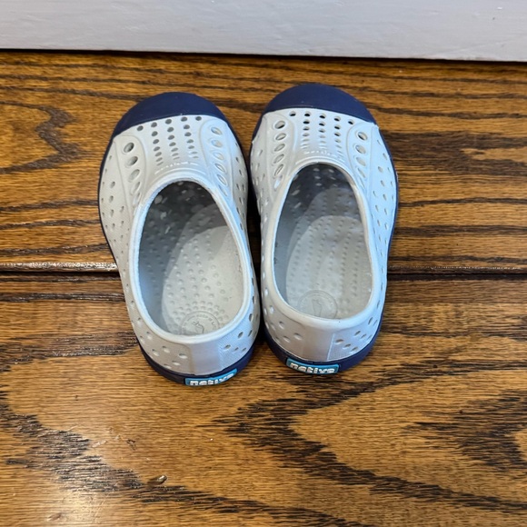 NWOT Toddler Boys Native Shoes Size 5 - Picture 4 of 8